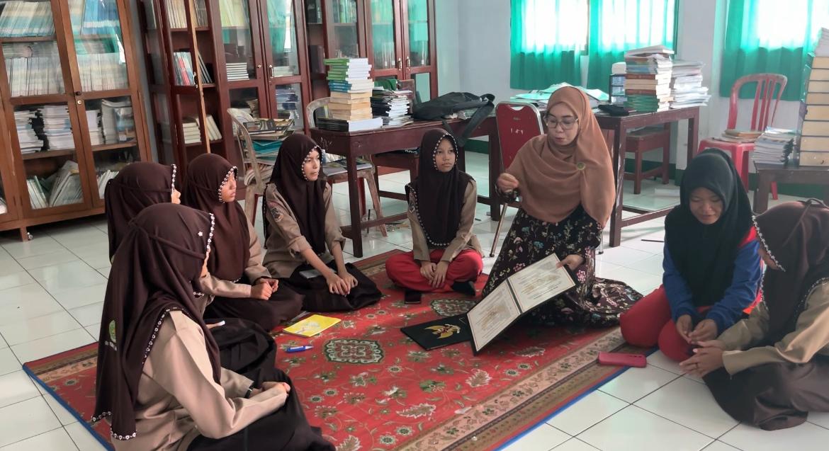 Pelatihan MC Acara Formal Kelompok Ekskul Literasi